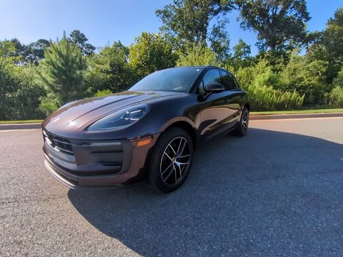 Used 2026 Porsche Macan AWD/4WD image 3