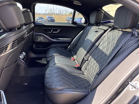 Used 2022 Mercedes-Benz S 580 4MATIC Sedan w/ Rear Seat Package image 32