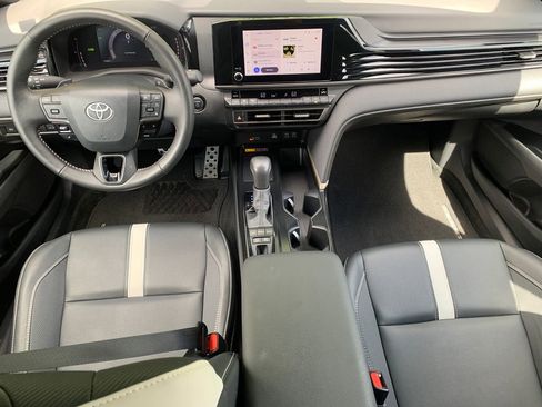 Used 2026 Toyota Camry SE FWD image 15