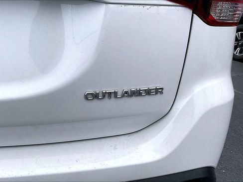 Used 2019 Mitsubishi Outlander ES image 9