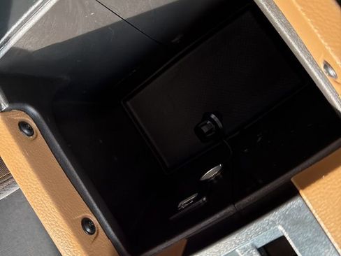 Used 2017 Jeep Wrangler Unlimited Rubicon w/ Connectivity Group image 29