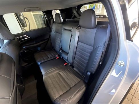 New 2026 Mitsubishi Outlander SE image 10