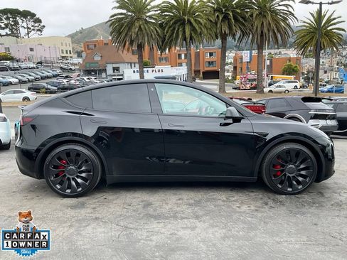 Used 2022 Tesla Model Y Performance AWD/4WD image 3