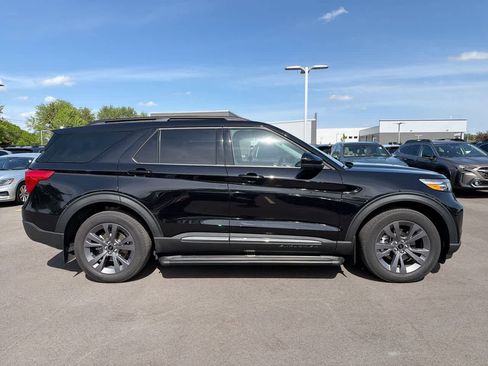 Used 2024 Ford Explorer XLT w/ Equipment Group 202A AWD/4WD image 14