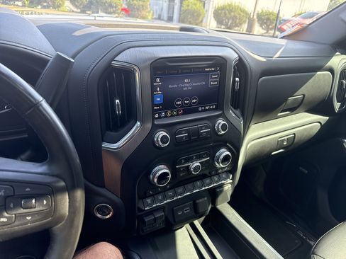 Used 2023 GMC Sierra 2500 Denali w/ Denali Black Diamond Edition image 21