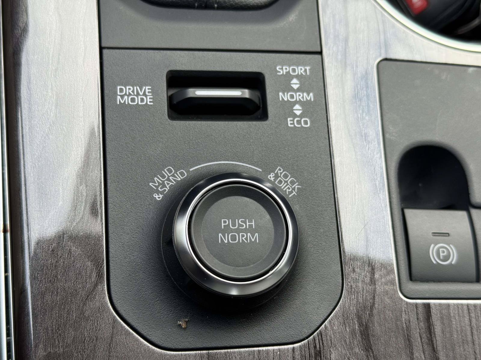 Used 2026 Toyota Highlander Limited AWD/4WD image 25