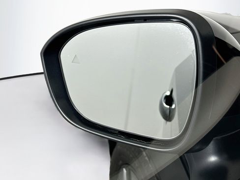 Used 2024 Nissan Ariya AWD image 16