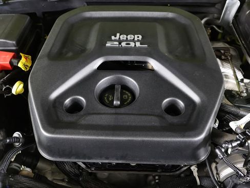 Used 2023 Jeep Wrangler Unlimited Sahara w/ Cold Weather Group AWD/4WD image 15