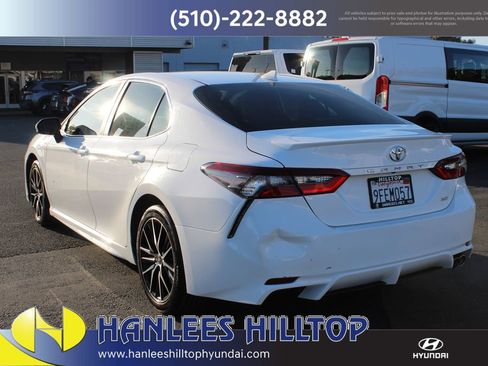 Used 2021 Toyota Camry SE image 9