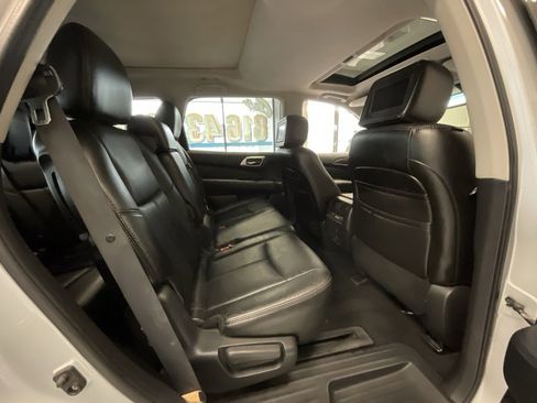 Used 2013 Nissan Pathfinder Platinum w/ Platinum Premium Pkg image 20