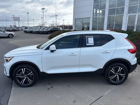 Certified 2023 Volvo XC40 B5 Plus w/ Protection Package AWD/4WD image 11