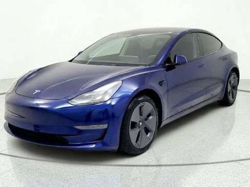 Used 2023 Tesla Model 3 Standard Range RWD image 3
