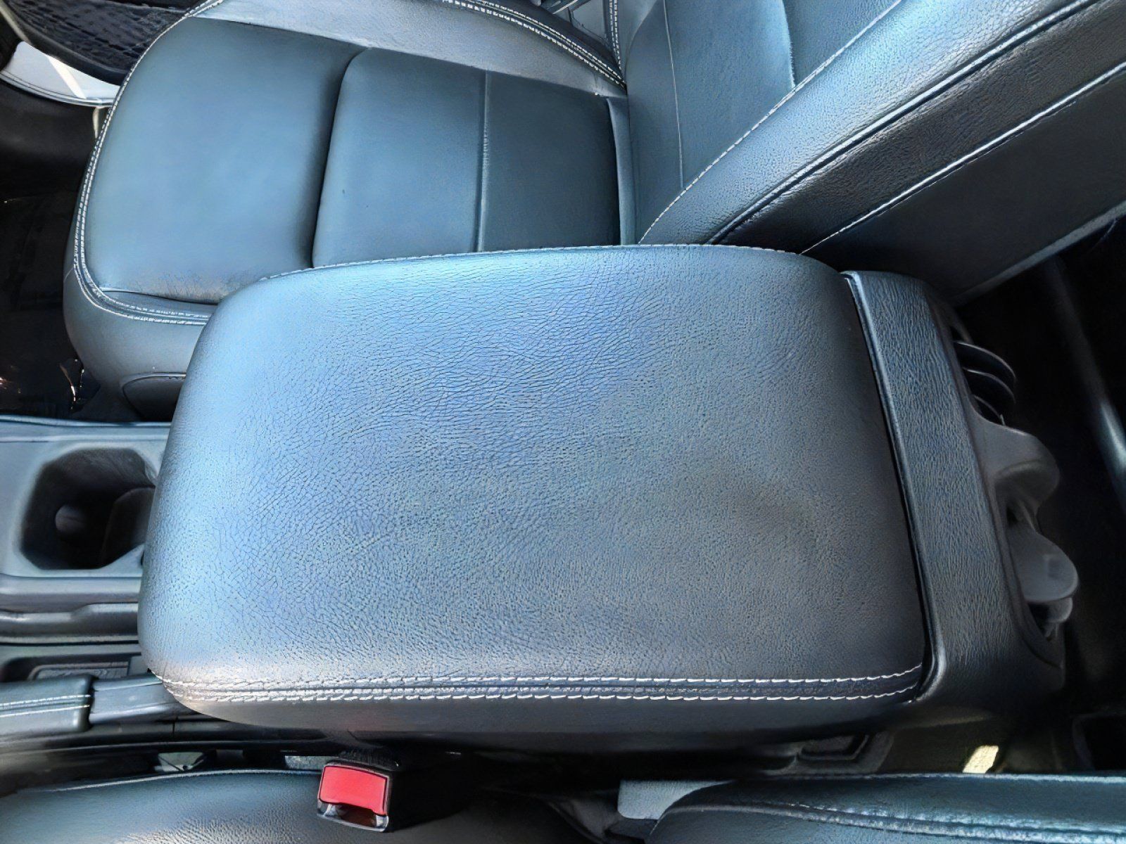 Used 2023 Jeep Wrangler Unlimited Sahara AWD/4WD image 17