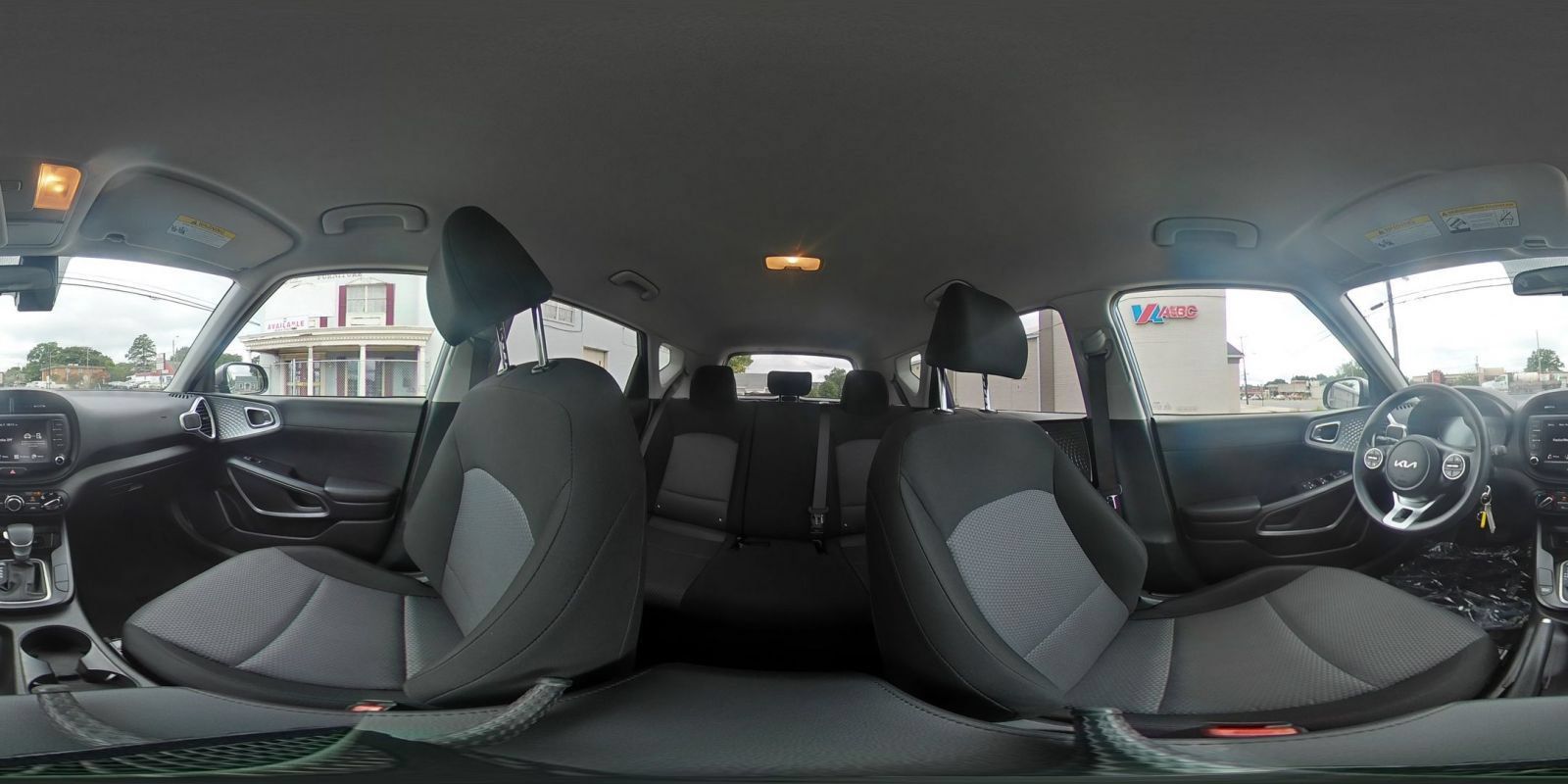 Used 2025 Kia Soul LX w/ LX Technology Package FWD image 39