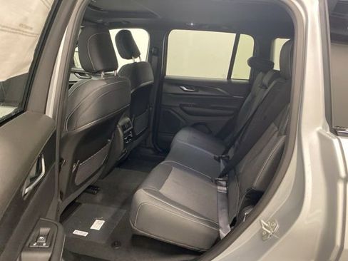 Used 2025 Jeep Grand Cherokee Laredo X w/ Luxury Tech Group I image 19