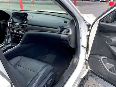 Used 2018 Honda Accord Touring image 19