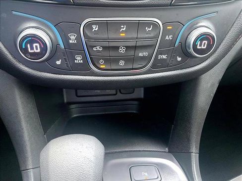 Used 2024 Chevrolet Equinox RS FWD image 24