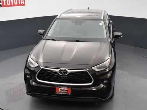 Used 2022 Toyota Highlander XLE AWD/4WD image 27