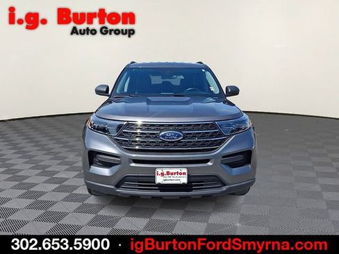 Used 2023 Ford Explorer XLT AWD/4WD image 2