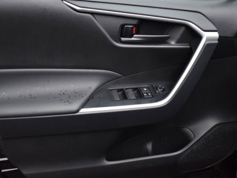 Certified 2025 Toyota RAV4 LE FWD image 17