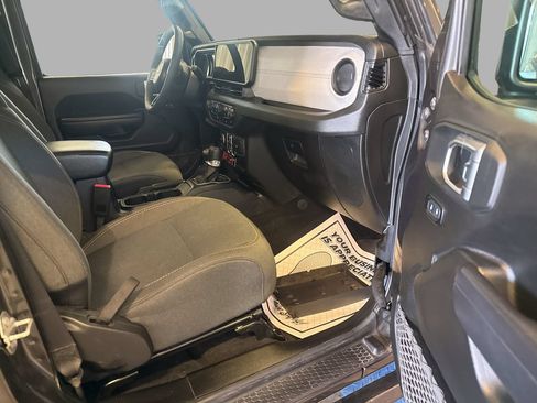 Used 2024 Jeep Wrangler Unlimited AWD/4WD image 11