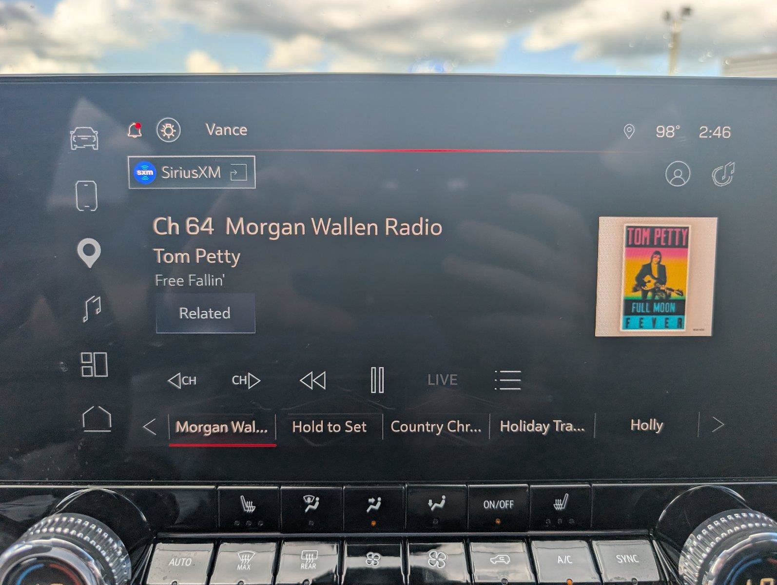 Used 2024 GMC Canyon AT4 w/ Technology Package AWD/4WD image 17