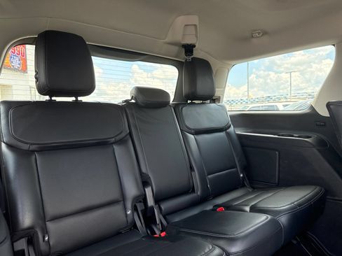 Used 2025 Ford Expedition Platinum AWD/4WD image 18