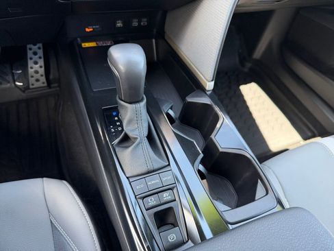 Used 2026 Toyota Camry SE FWD image 28