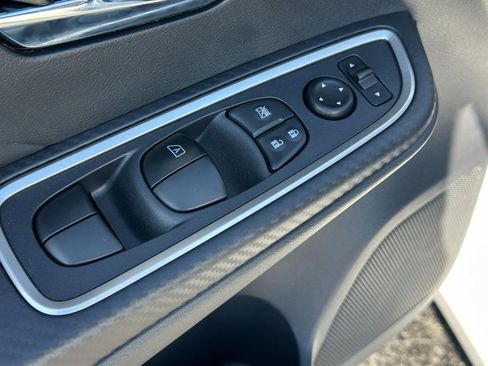 New 2025 Nissan Versa SR w/ Trunk Package image 9