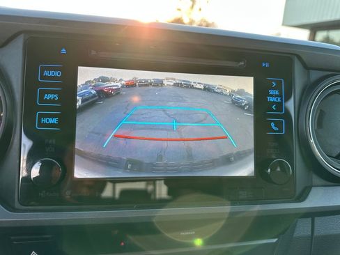 Used 2017 Toyota Tacoma TRD Off-Road image 20