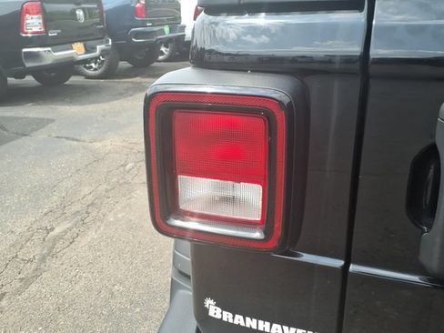 Used 2023 Jeep Wrangler Unlimited Sport AWD/4WD image 13