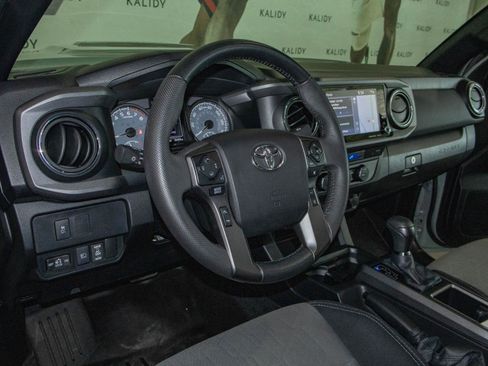 Used 2022 Toyota Tacoma TRD Sport AWD/4WD image 6