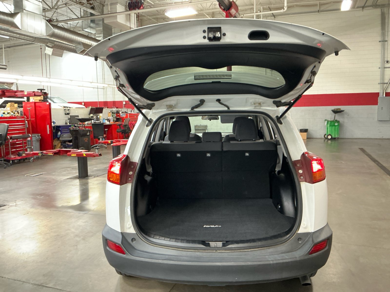 Used 2015 Toyota RAV4 LE AWD/4WD image 34