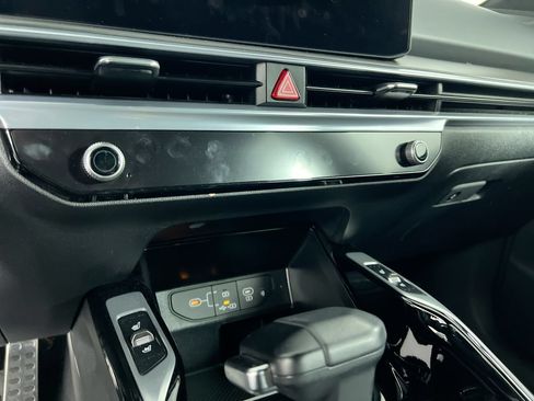 Certified 2025 Kia Sorento SX Prestige AWD/4WD image 19