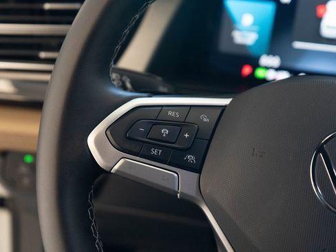 Used 2024 Volkswagen Atlas Cross Sport SE image 20