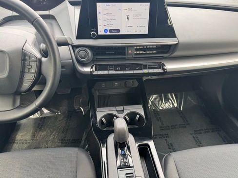 Used 2024 Toyota Prius LE image 2