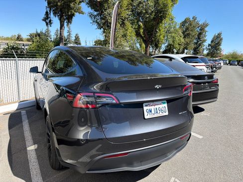 Used 2024 Tesla Model Y Long Range AWD/4WD image 3