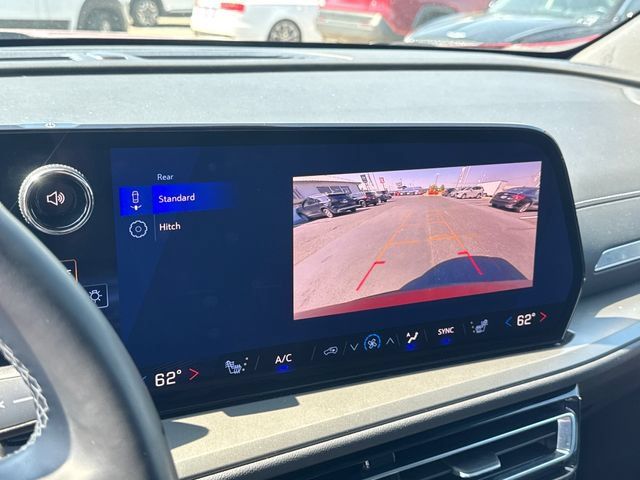 Used 2025 Chevrolet Traverse LT FWD image 23