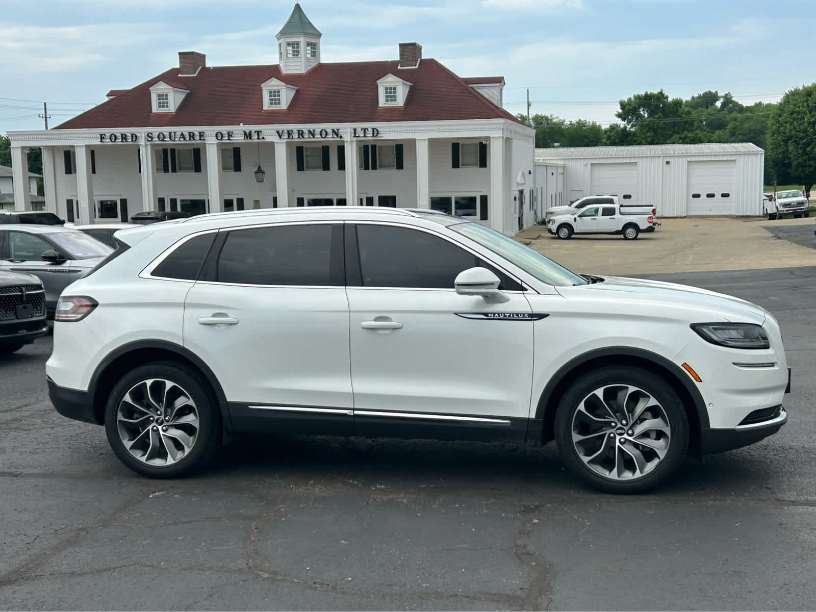Used 2022 Lincoln Nautilus Reserve w/ Equipment Group 201A AWD/4WD image 5