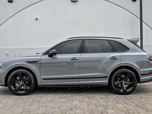Used 2022 Bentley Bentayga AWD/4WD image 10