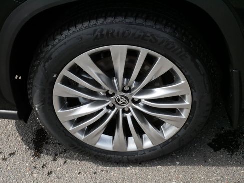 Certified 2026 Toyota Highlander Platinum AWD/4WD image 15