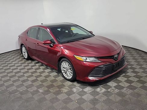 Used 2019 Toyota Camry XLE w/ Navigation Package image 2