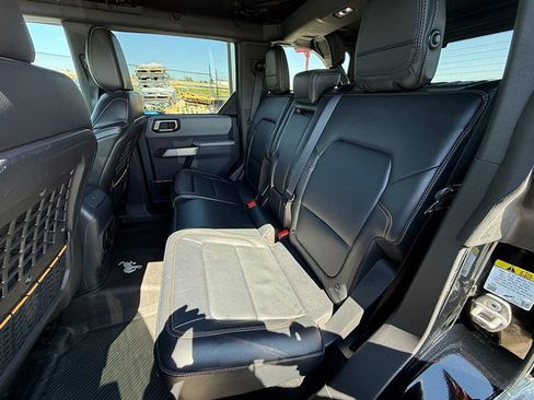 Used 2023 Ford Bronco Badlands image 15