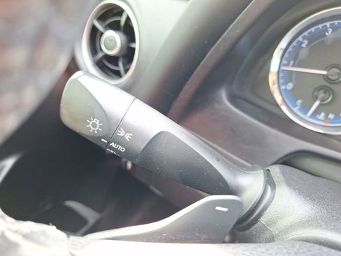 Used 2017 Toyota Corolla SE image 23