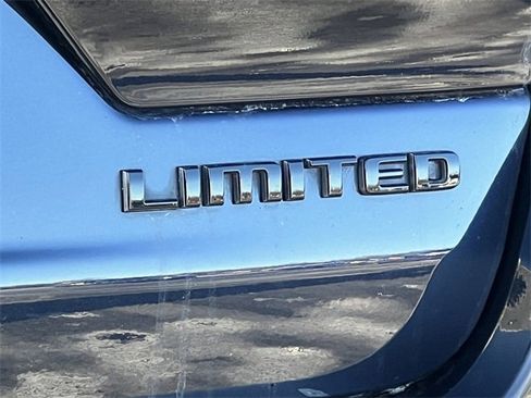 Certified 2023 Jeep Grand Cherokee Limited w/ Black Appearance Package image 9