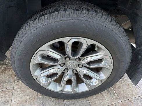 Used 2019 RAM 1500 Laramie AWD/4WD image 34