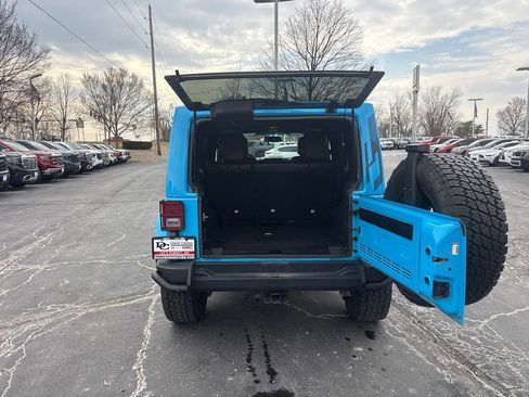 Used 2017 Jeep Wrangler Unlimited Sahara image 10