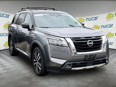 Used 2023 Nissan Pathfinder Platinum w/ Cargo Package