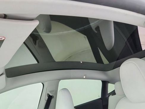 Used 2025 Tesla Model Y Performance image 55