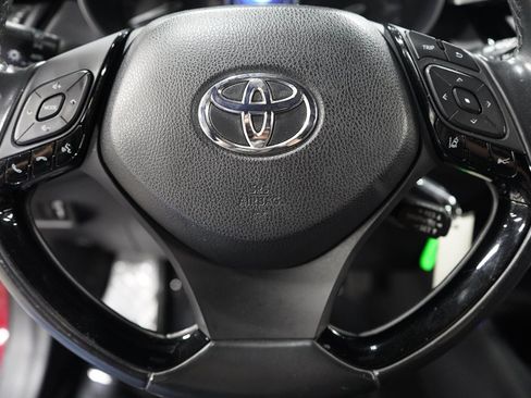 Used 2018 Toyota C-HR XLE FWD image 13